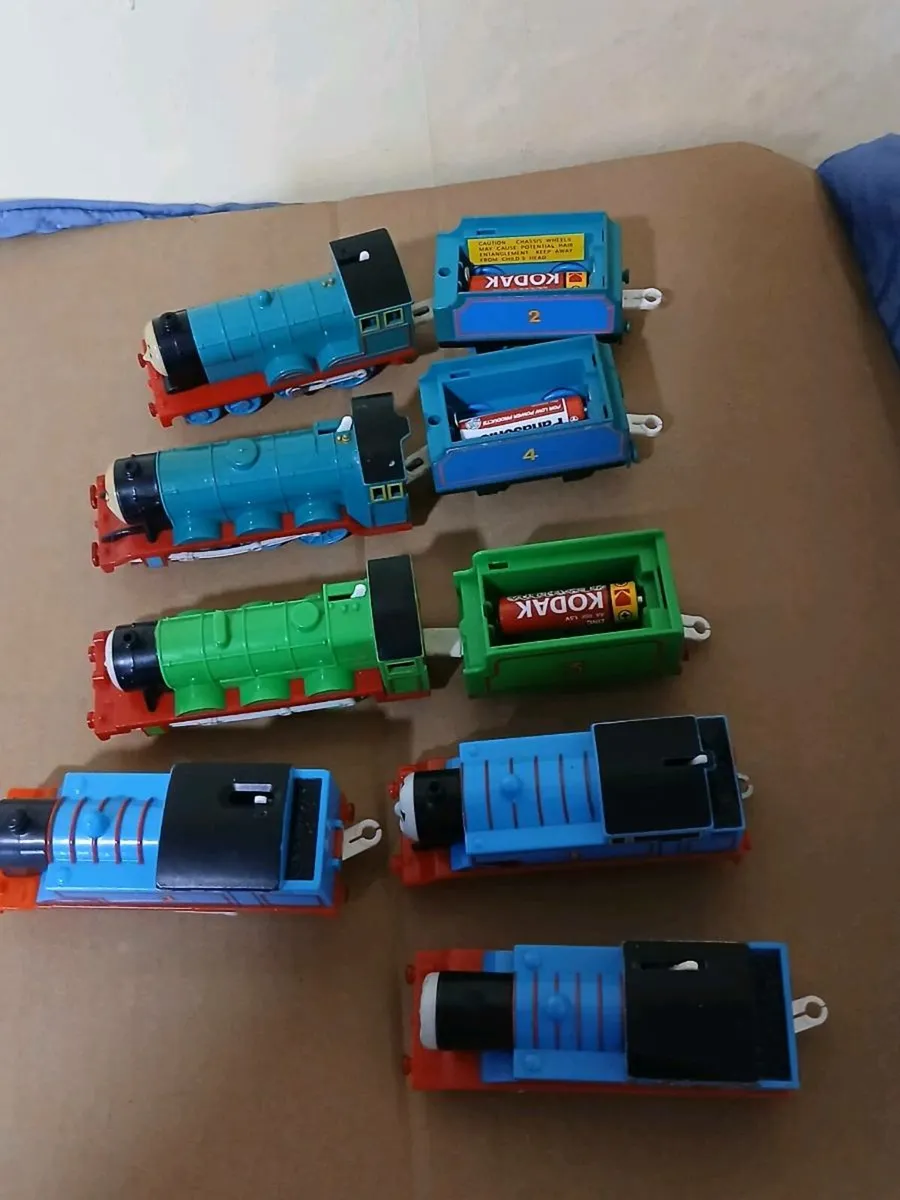THOMAS AND FRENDS TRAINS - Image 3