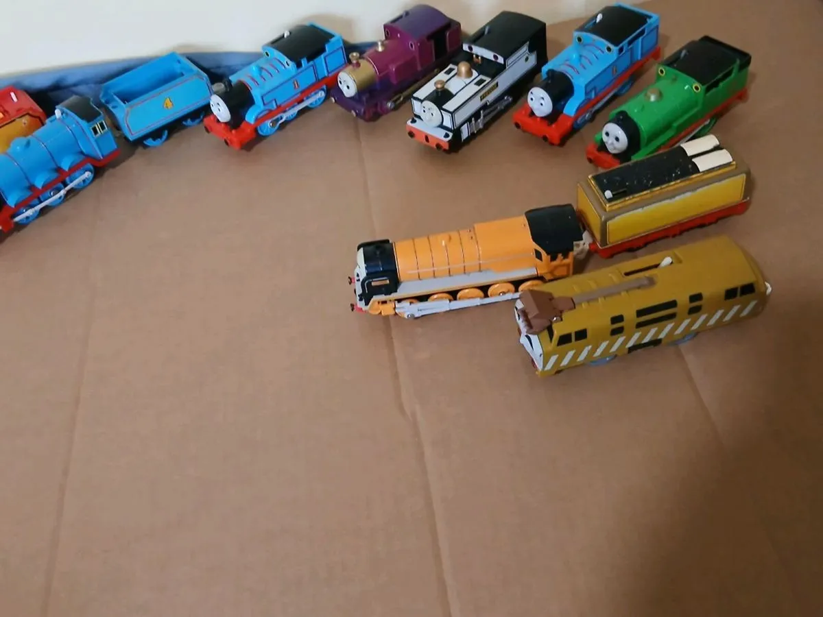 THOMAS AND FRENDS TRAINS - Image 4