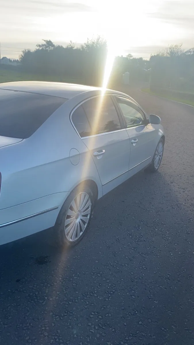 2.0 litre volkswagen Passat - Image 4