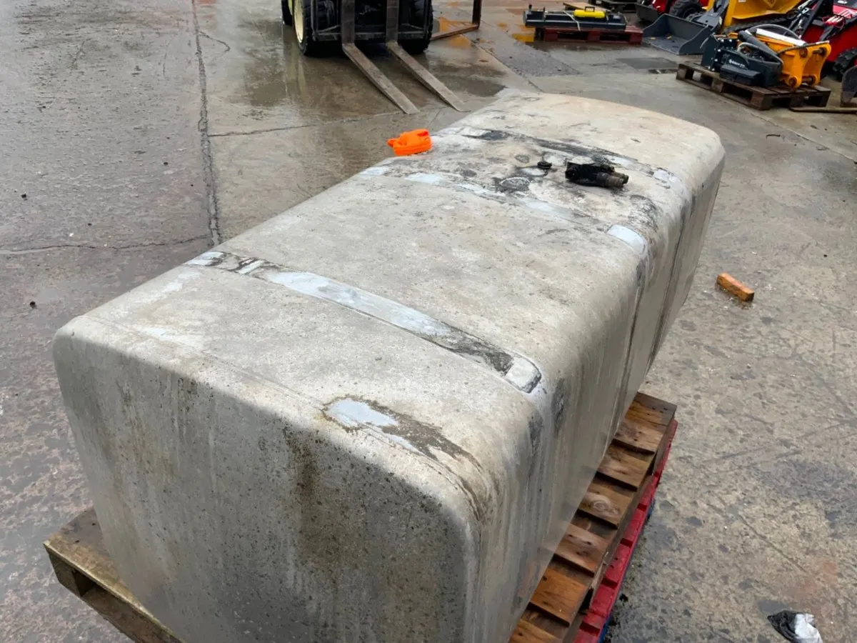 Scania R Series 700lts Aluminium Diesel Tank. - Image 3
