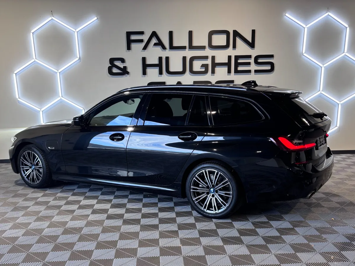 2022 BMW 3 SERIES 330e M SPORT AUTO HYBRID ESTATE - Image 4