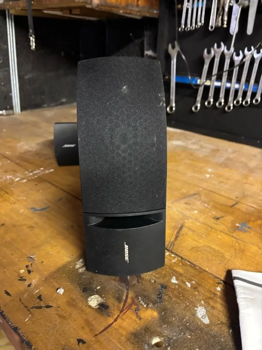 2x Bose speakers . - Image 2