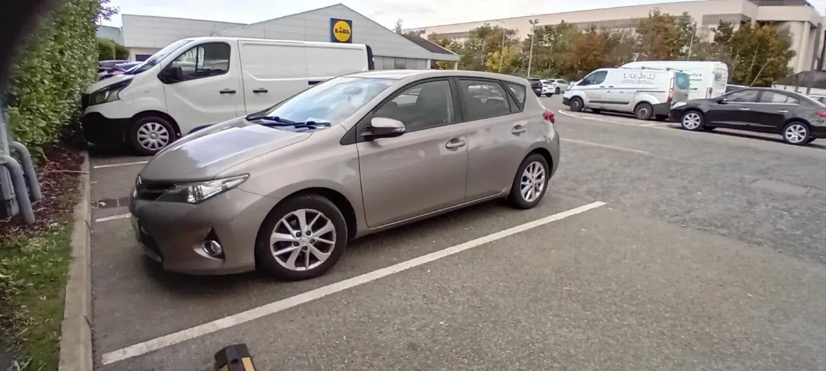 Toyota Auris 2014 - Image 1