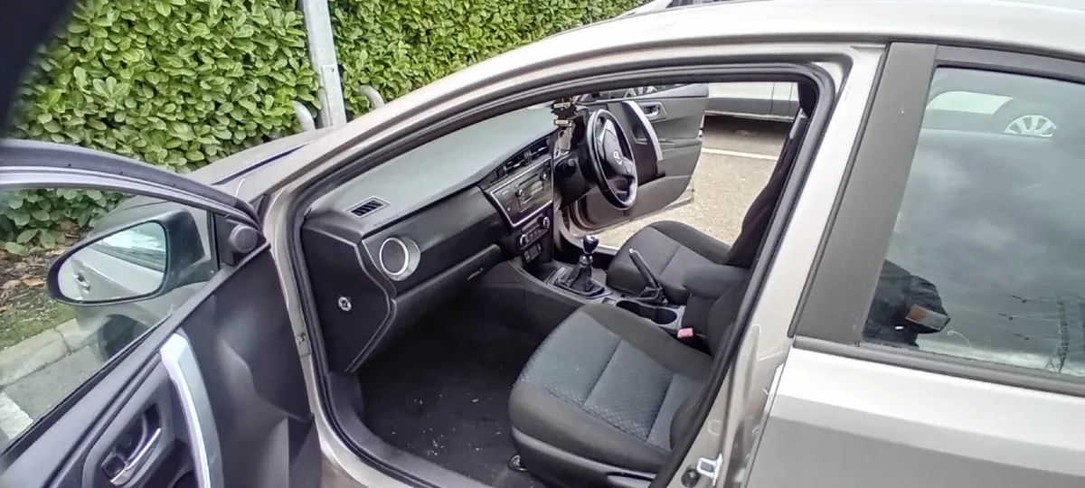 Toyota Auris 2014 - Image 4