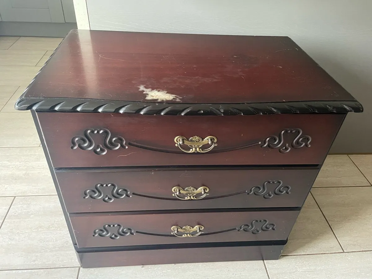 Chest of drawers - Image 1