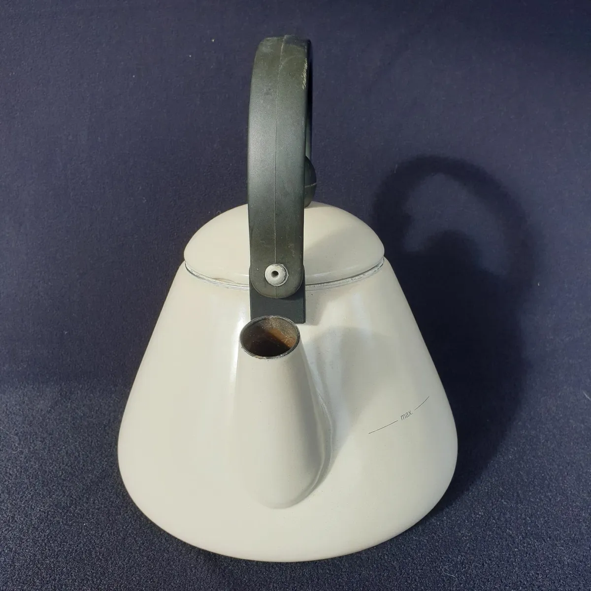 Le Creuset 1.6 Litre Kone kettle - Image 3