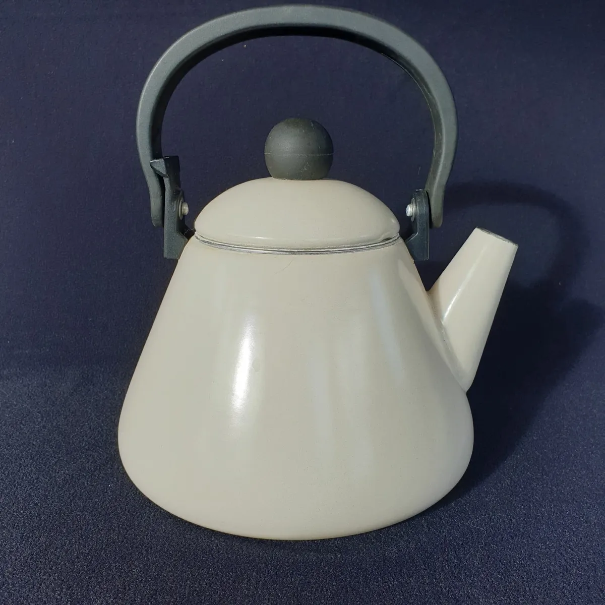 Le Creuset 1.6 Litre Kone kettle - Image 4
