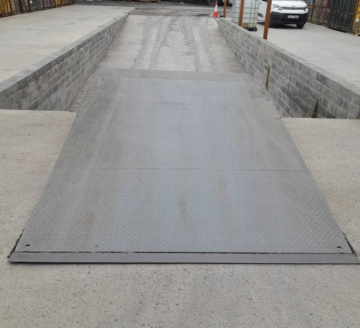 ##### Wanted Hydraulic Warehouse Loading Ramp #### - Image 3