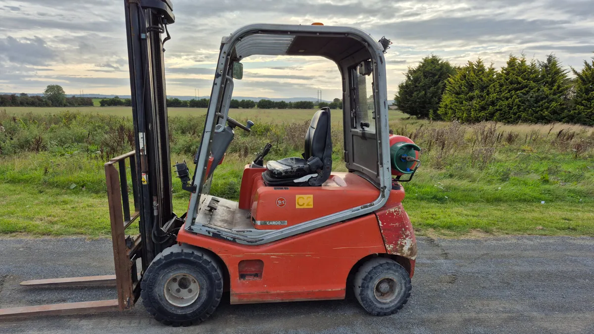 2004 FORKLIFT - Image 4