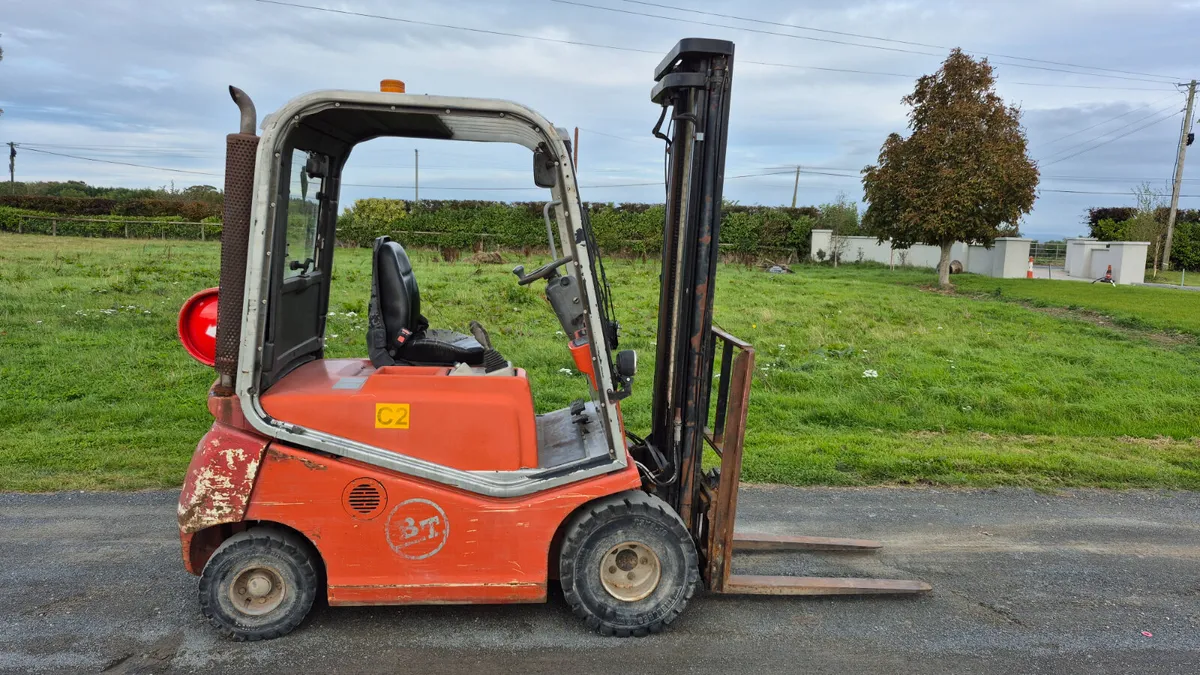 2004 FORKLIFT - Image 3