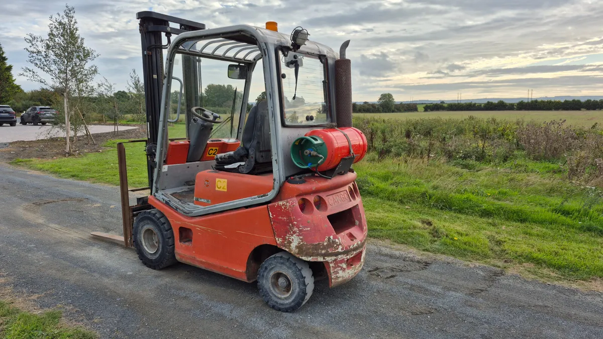 2004 FORKLIFT - Image 2