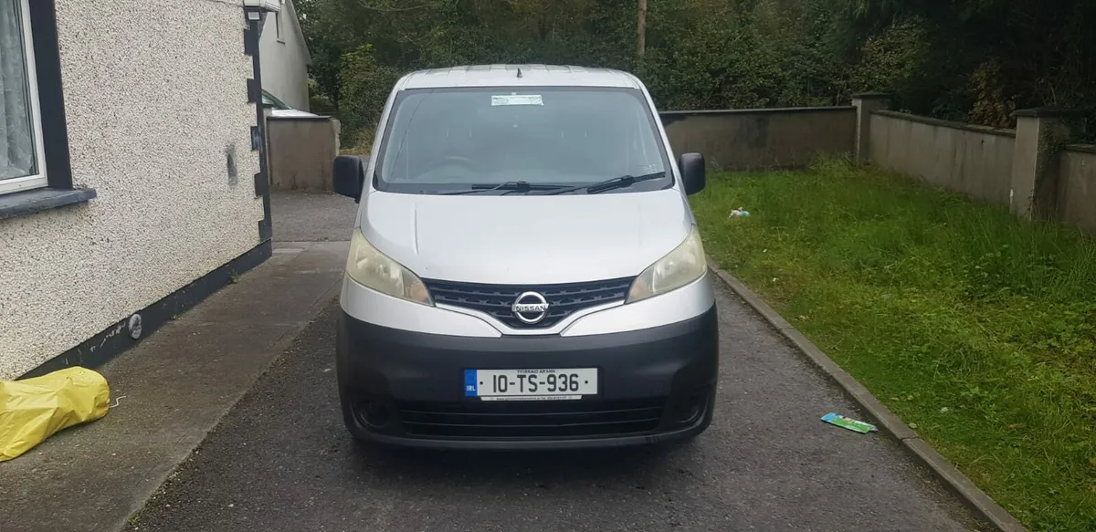 2010 nissan nv 200 new doe and tax - Image 3