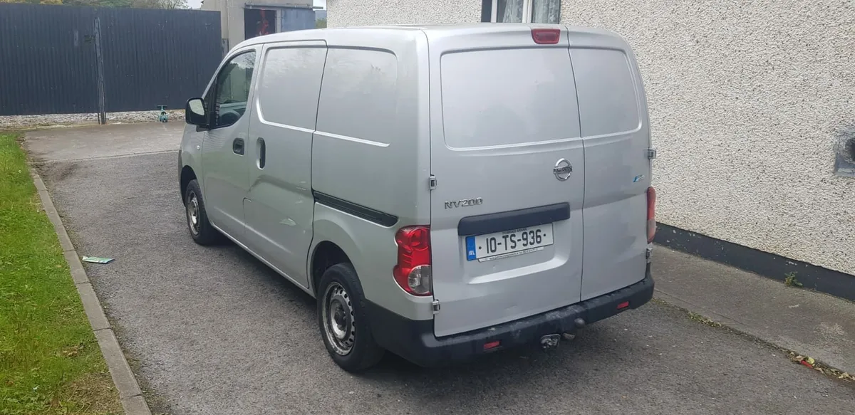 2010 nissan nv 200 new doe and tax - Image 4