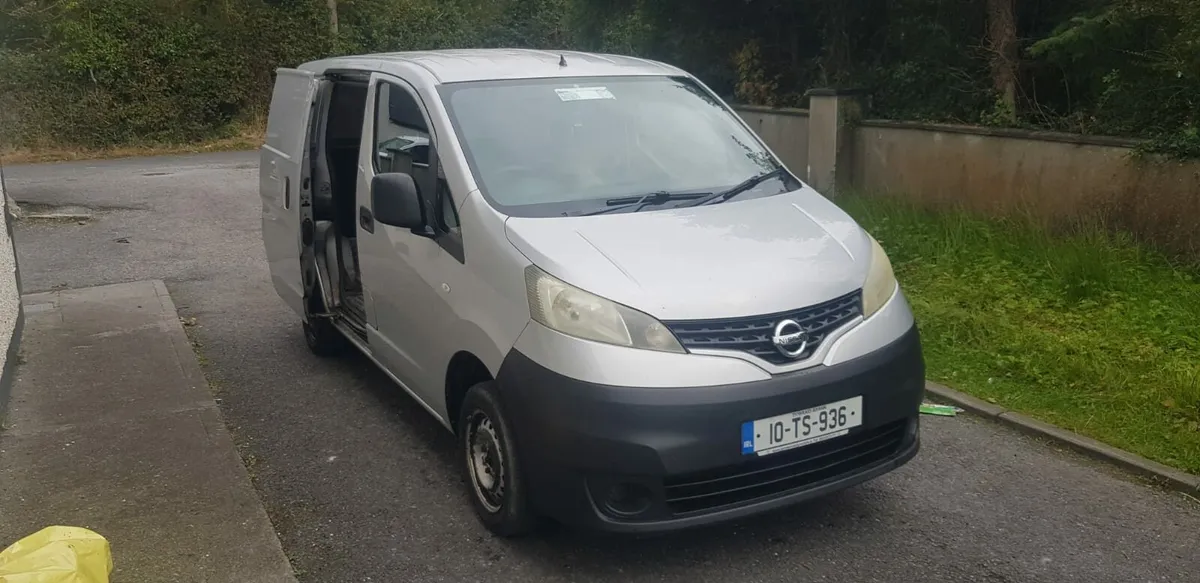 2010 nissan nv 200 new doe and tax - Image 2