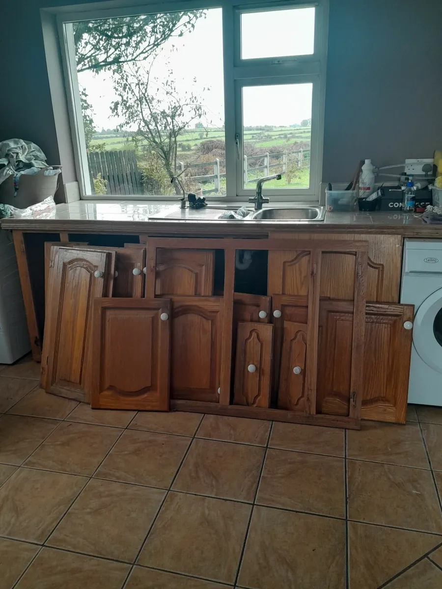 kitchen doors and frame - Image 1