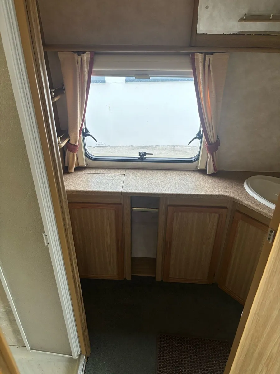2004 Eddies caravan - Image 3