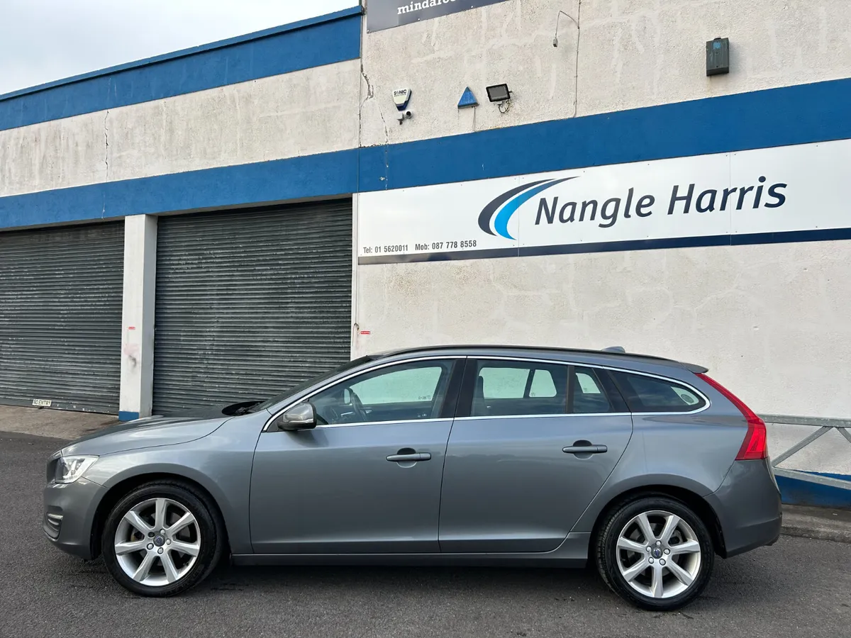 Volvo V60. FULL LEATHER. LOW KMS - Image 2