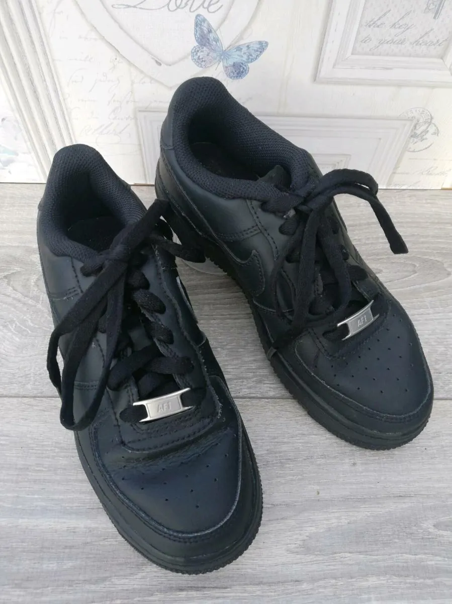 Nike Air force 1 boys black trainer shoe UK 3 - Image 1