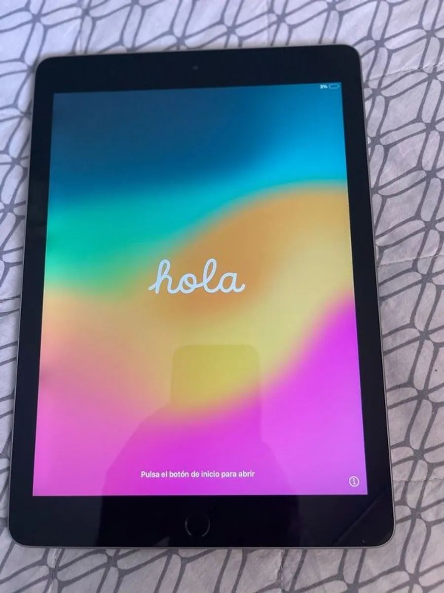 Ipad 6th generation - Image 2