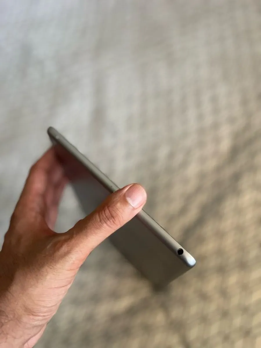 Ipad 6th generation - Image 4