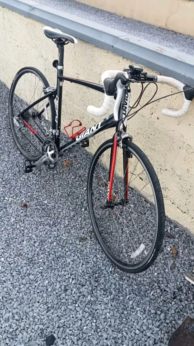 GIANT DEFY RACER BIKE - Image 2