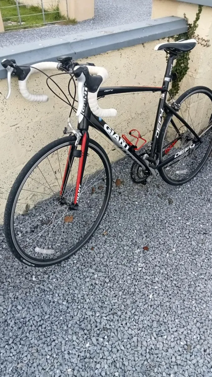 GIANT DEFY RACER BIKE - Image 1