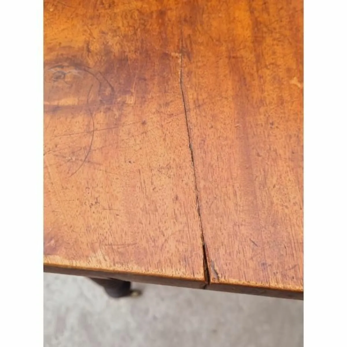 Antique Side Table with Bobbin Legs KAS768 - Image 1