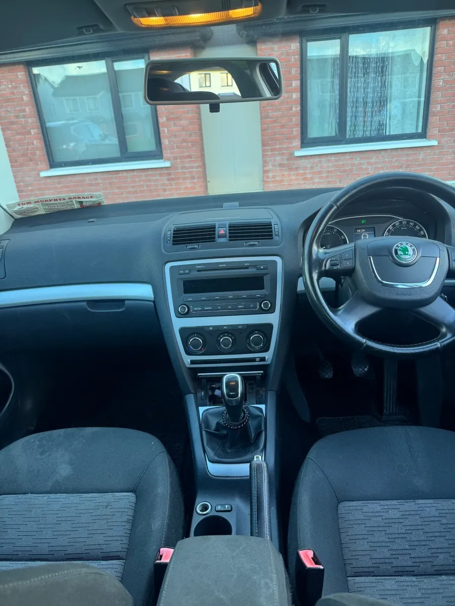 Skoda Octavia 2011 whit nct and tax - Image 3