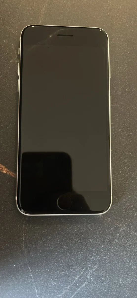 iPhone SE - Image 1