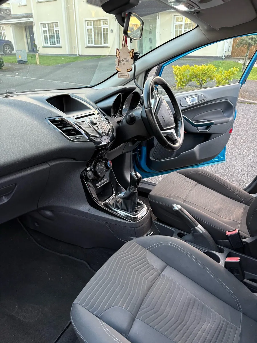 2013 Ford Fiesta - Image 4