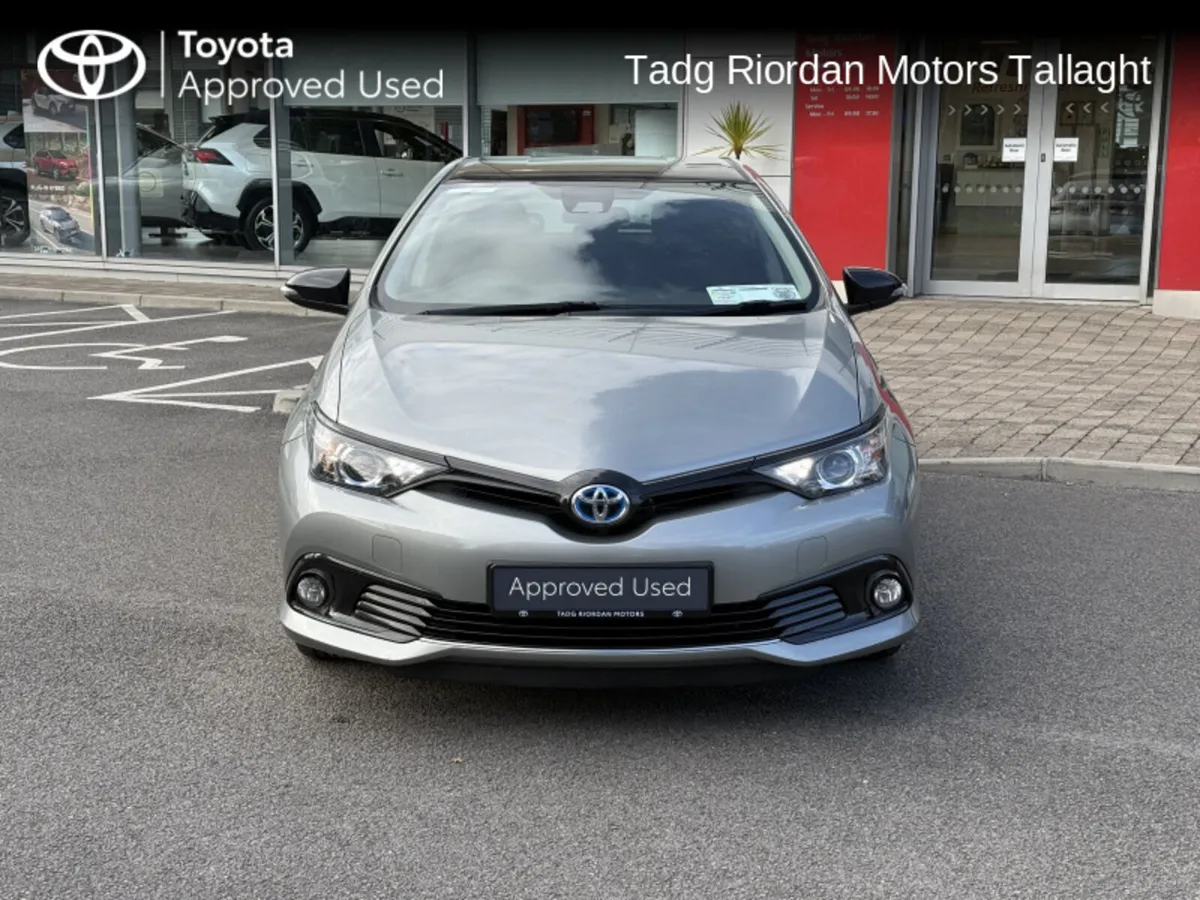 Toyota Auris HYBRID LUNA SPORT - Image 4