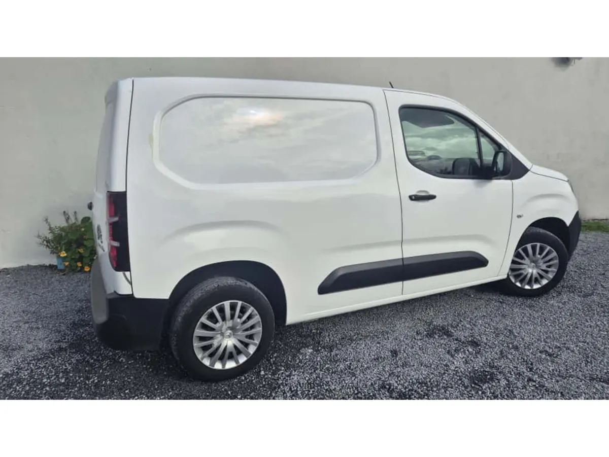 Citroen Berlingo LX BLUEHDI 75 MWB 650 650KG 3DR - Image 4