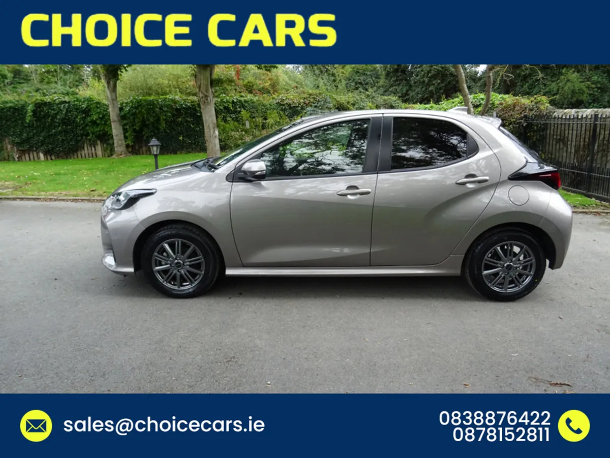 Toyota Yaris 1.5 AUTO HYBRID - Image 3