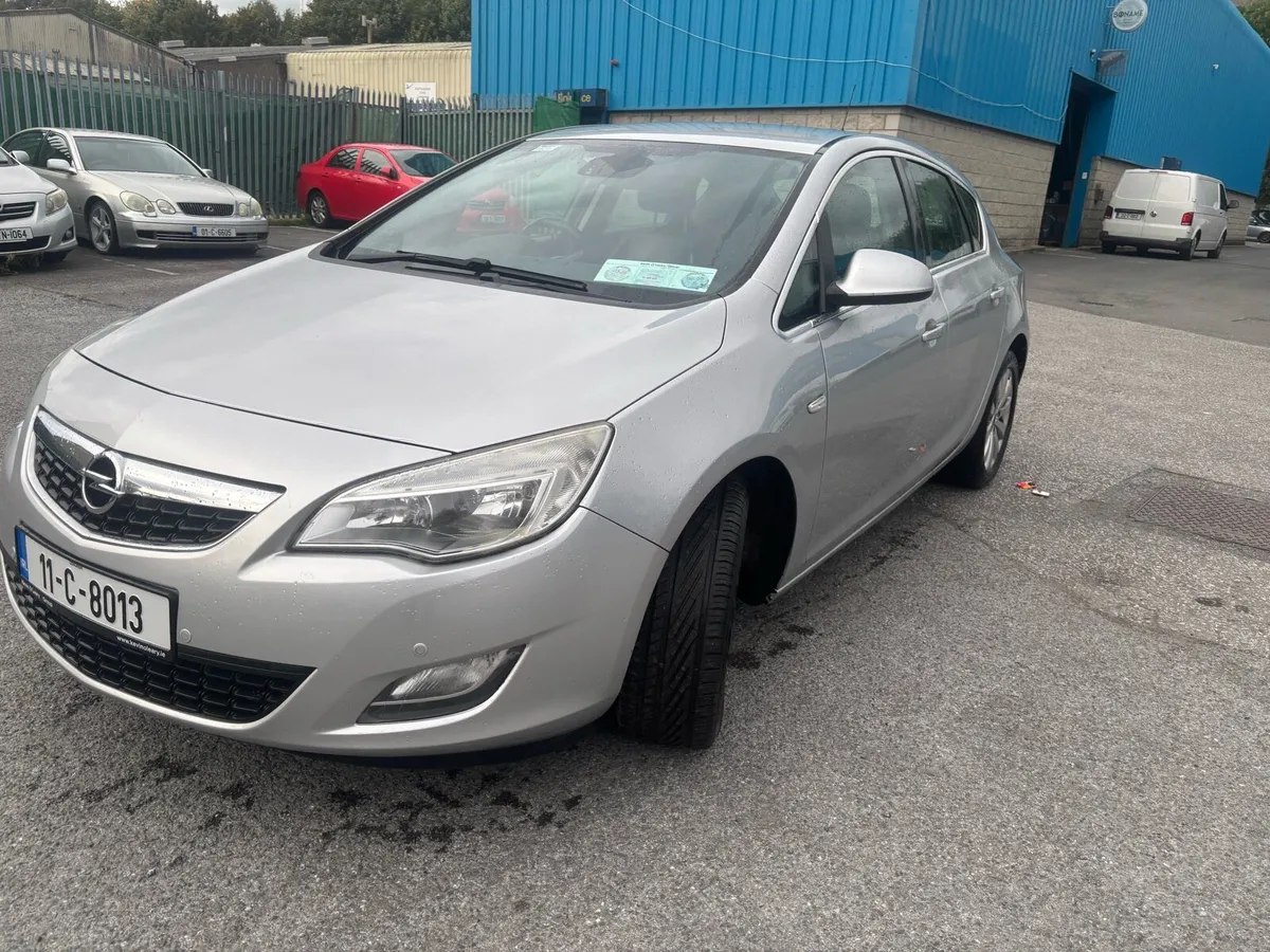 Opel Astra (Automatic) - Image 2
