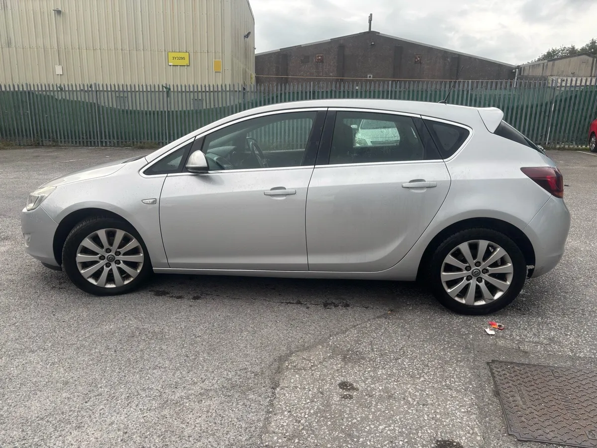 Opel Astra (Automatic) - Image 3