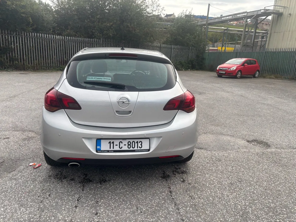 Opel Astra (Automatic) - Image 4