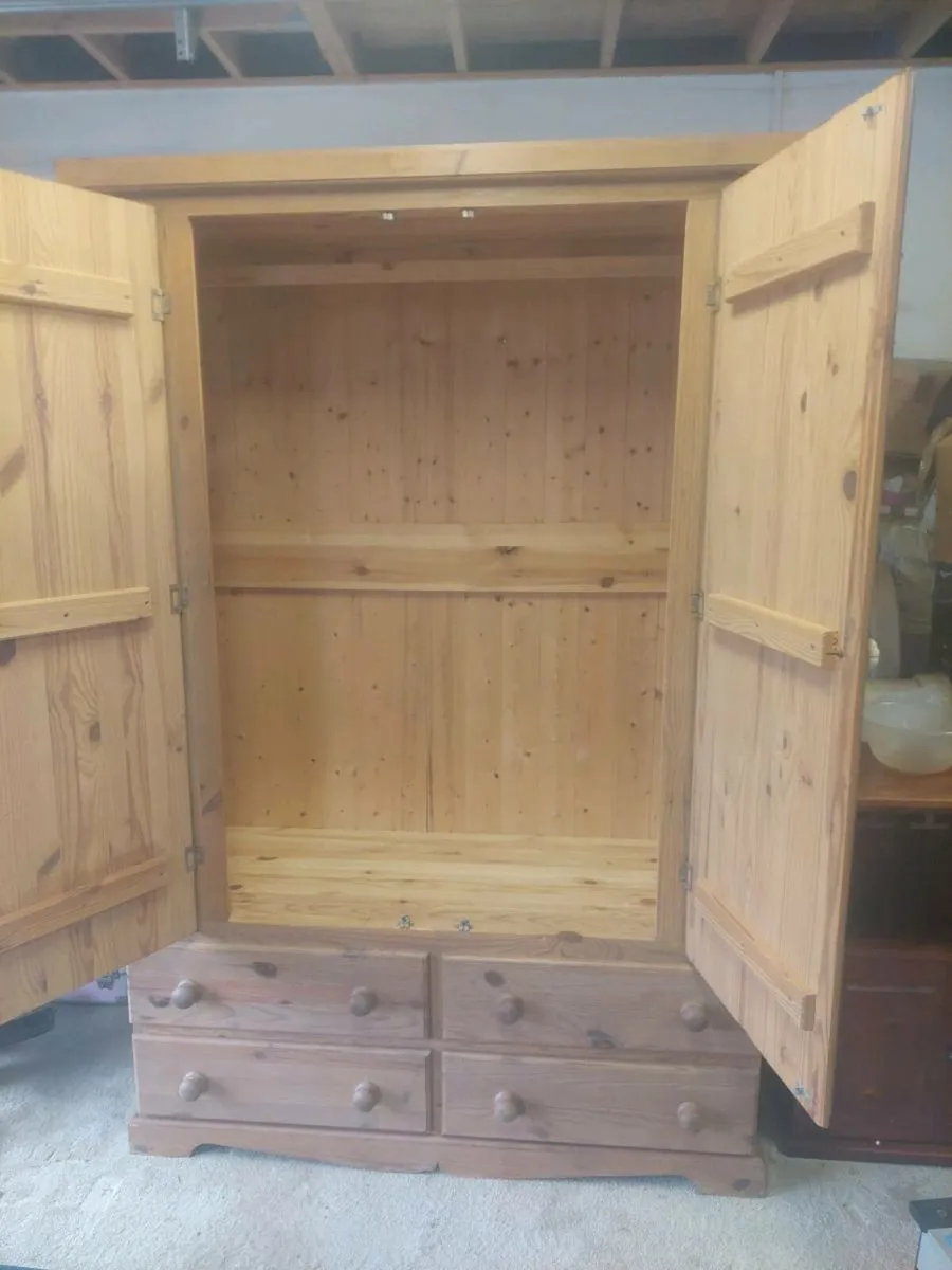 Solid pine double wardrobe - Image 4