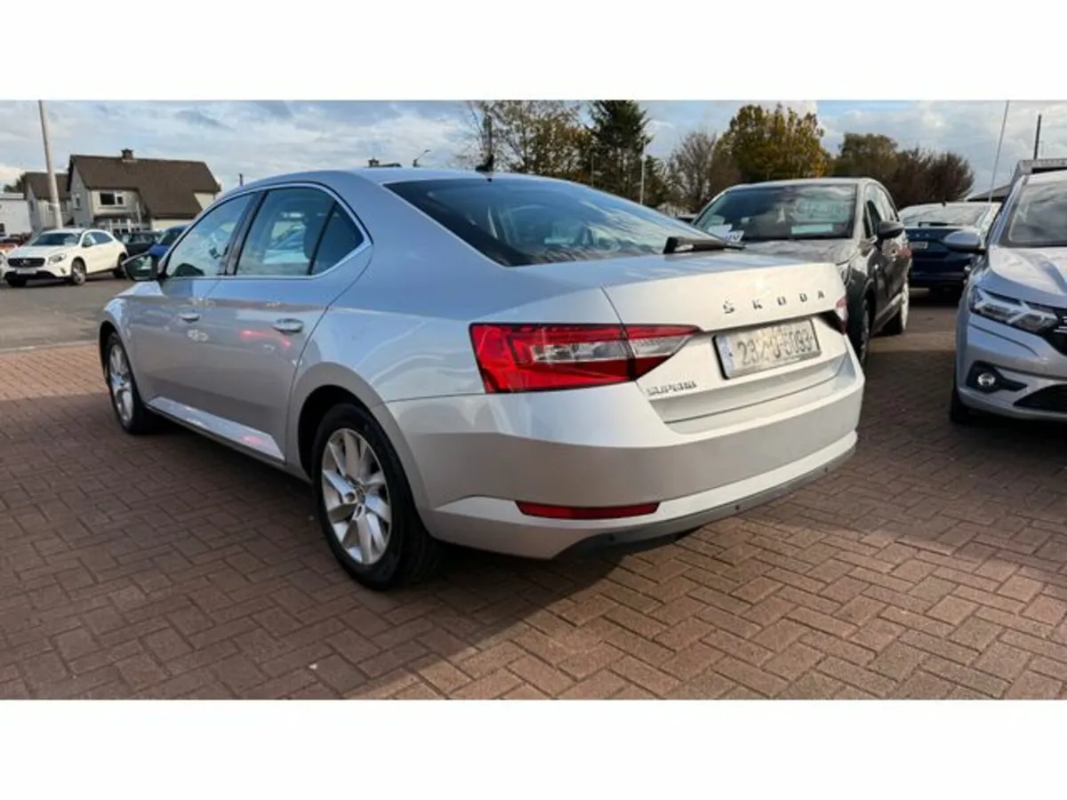 Skoda Superb AMB 2.0tdi 150HP 5DR - Image 3