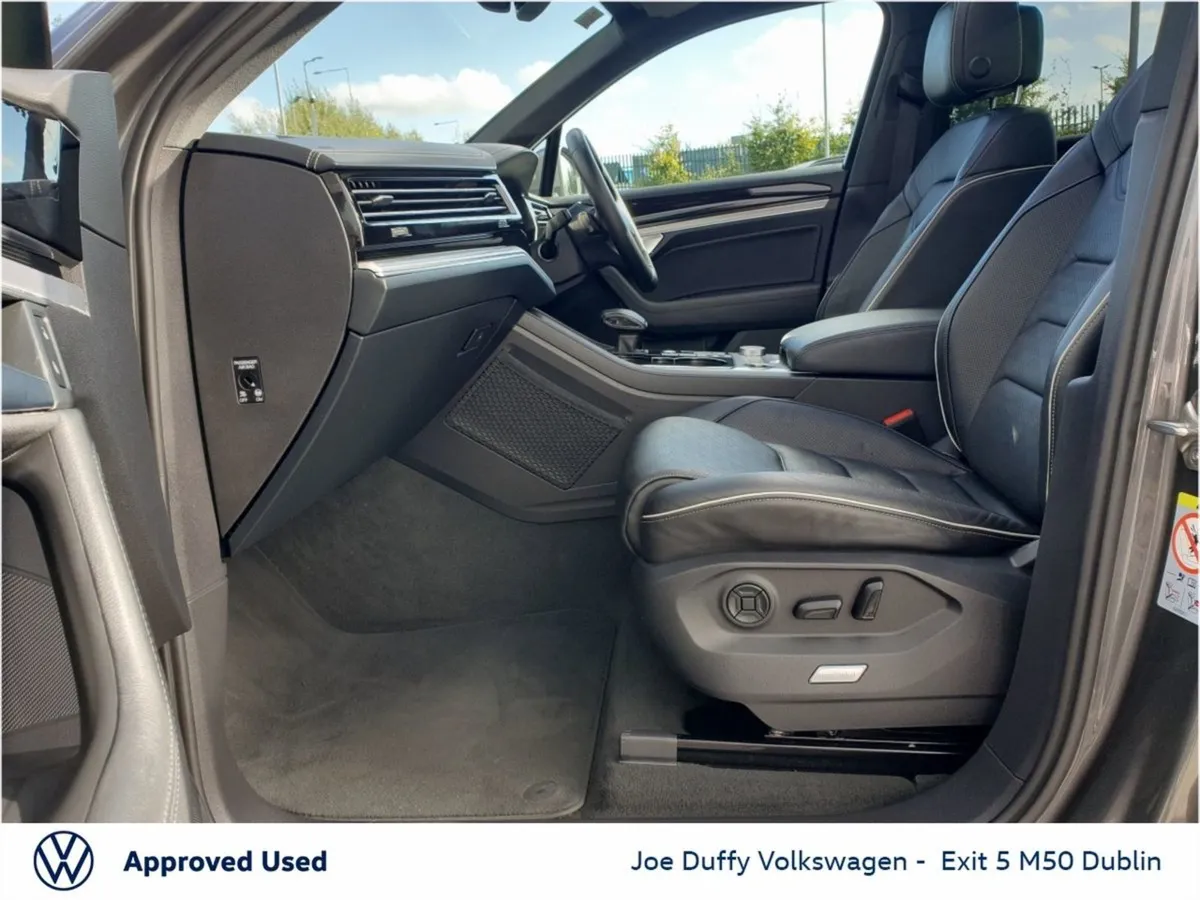 Volkswagen Touareg 3.0tsi Phev 381HP 4M DSG Elega - Image 3