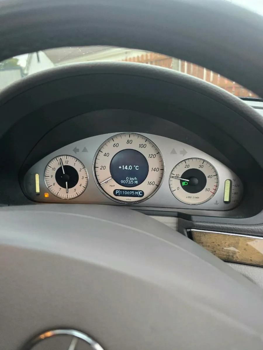 Mercedes benz E class saloon - Image 4