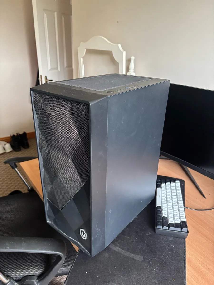 Full PC Gaming Set Up - Image 2