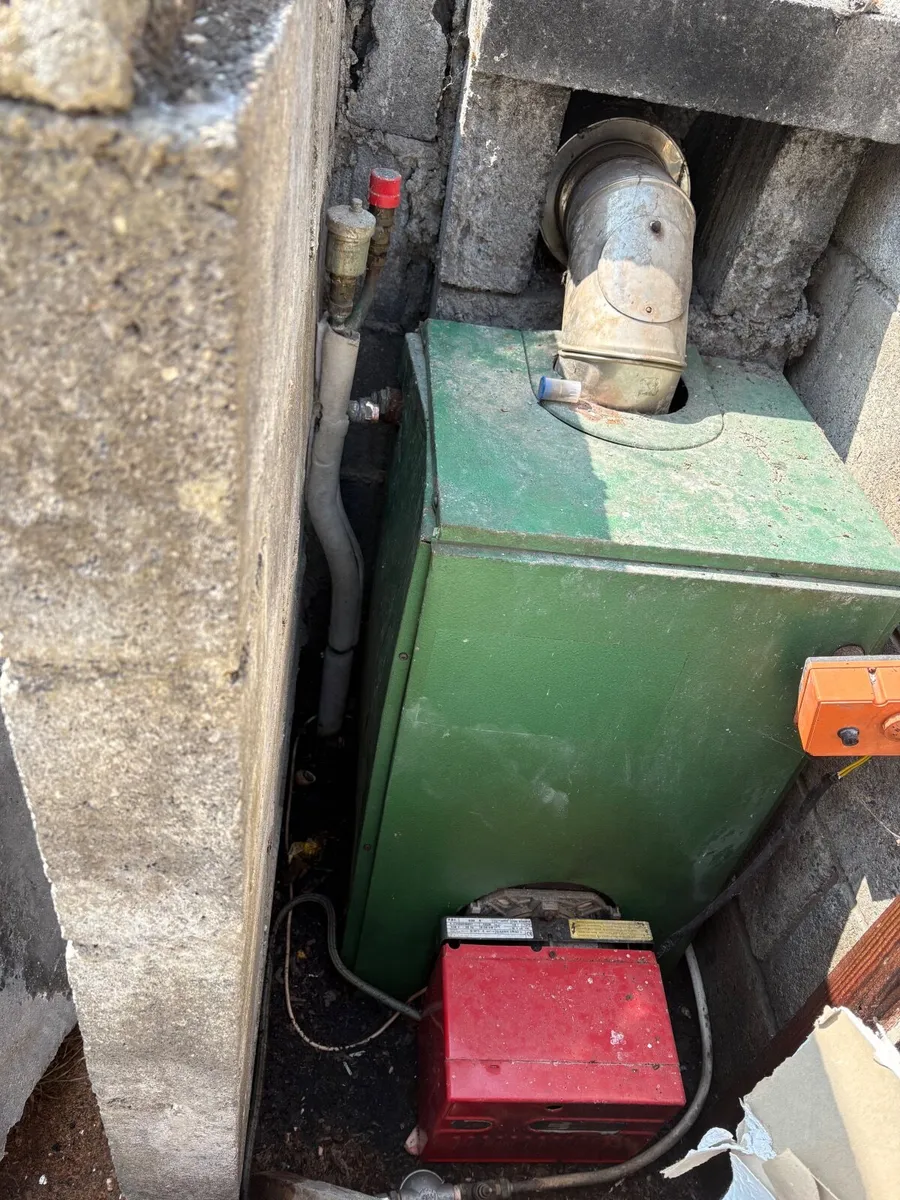 Oil boiler plus oil tank - Image 2