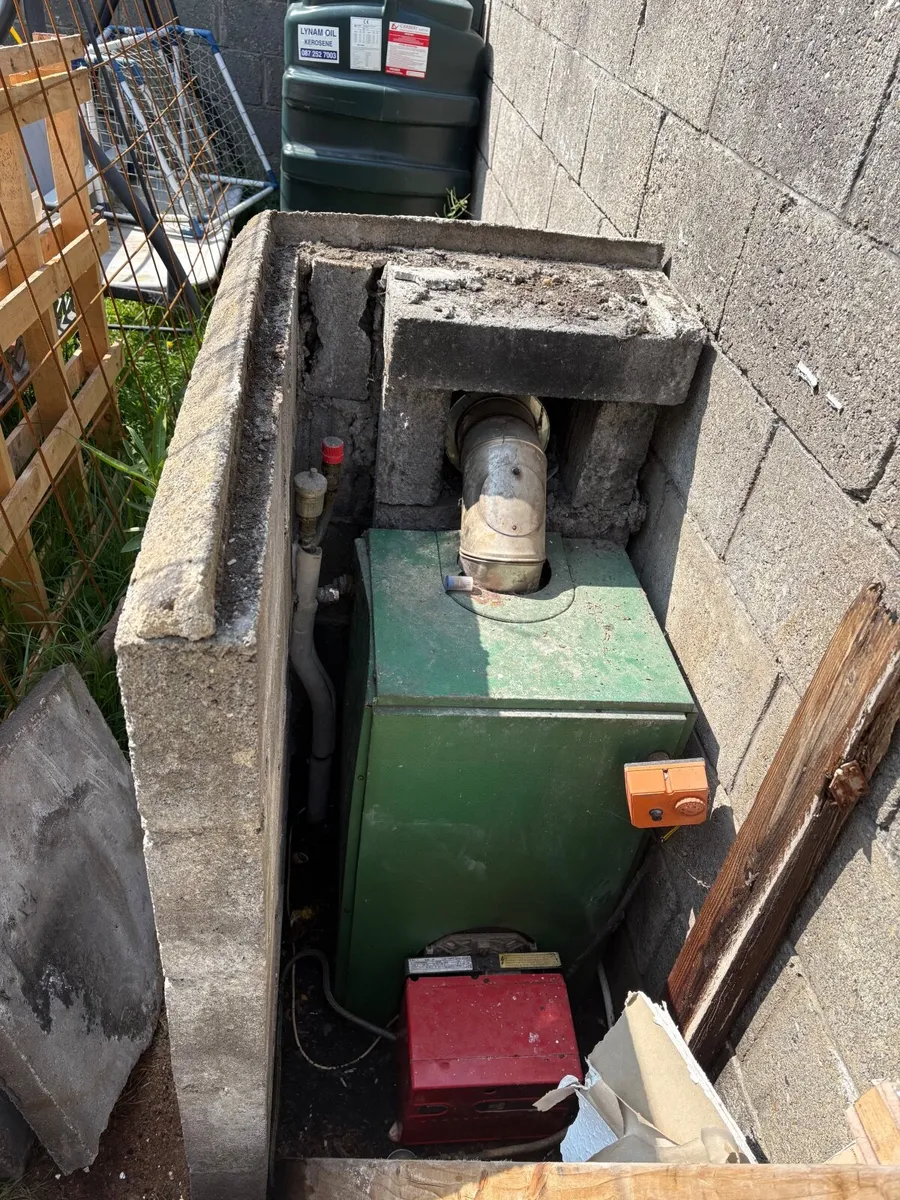 Oil boiler plus oil tank - Image 3