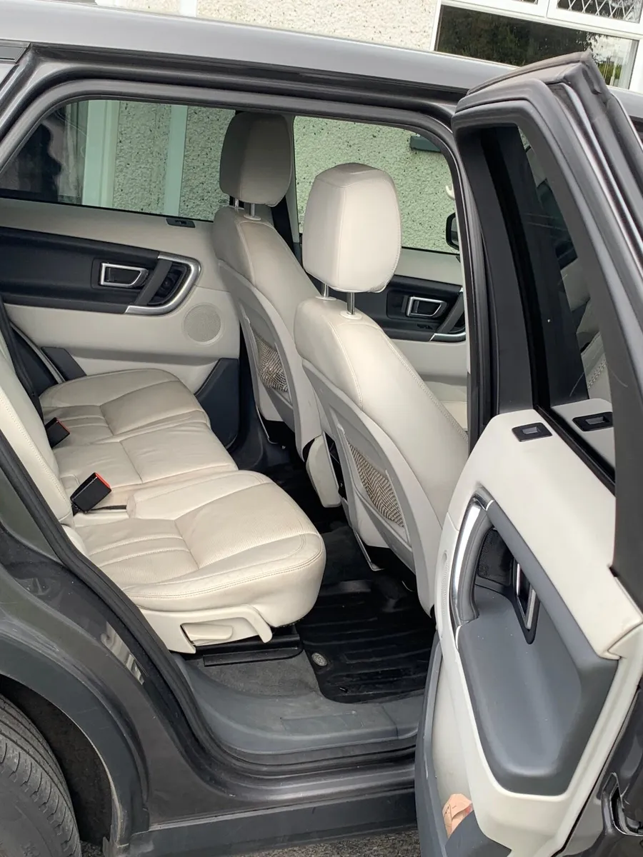 Land Rover Discovery Sport 2017 - Image 2