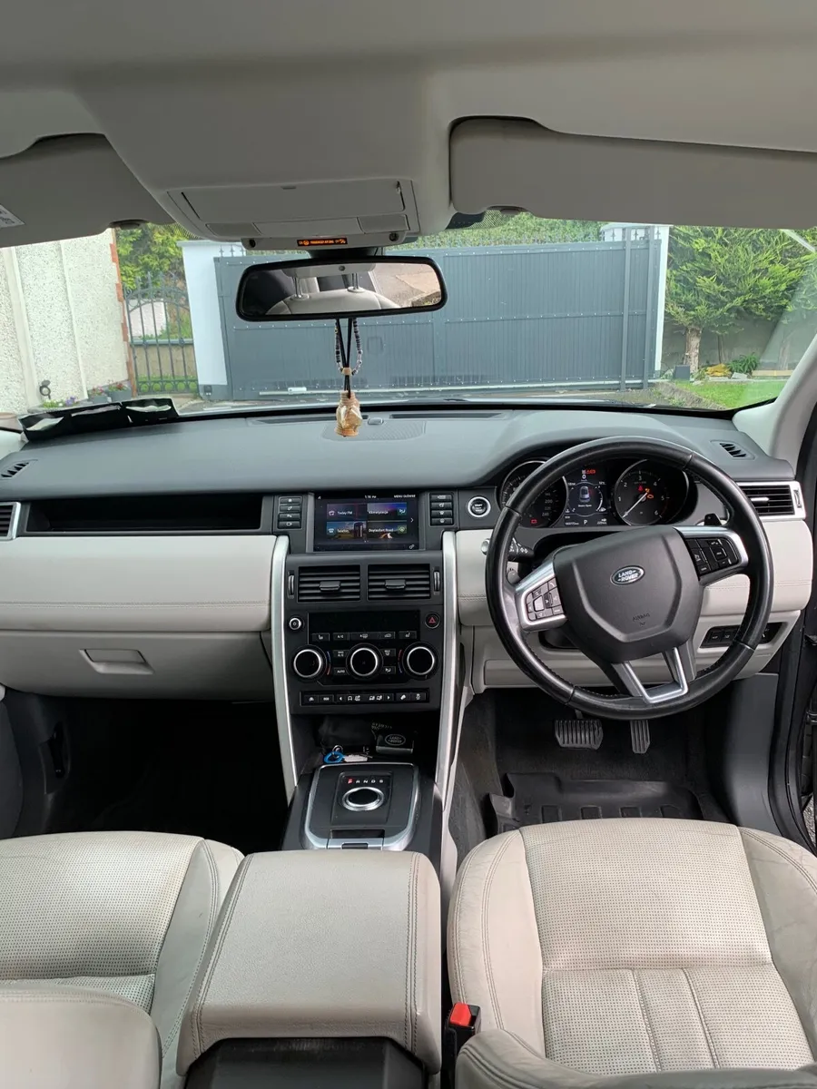 Land Rover Discovery Sport 2017 - Image 4