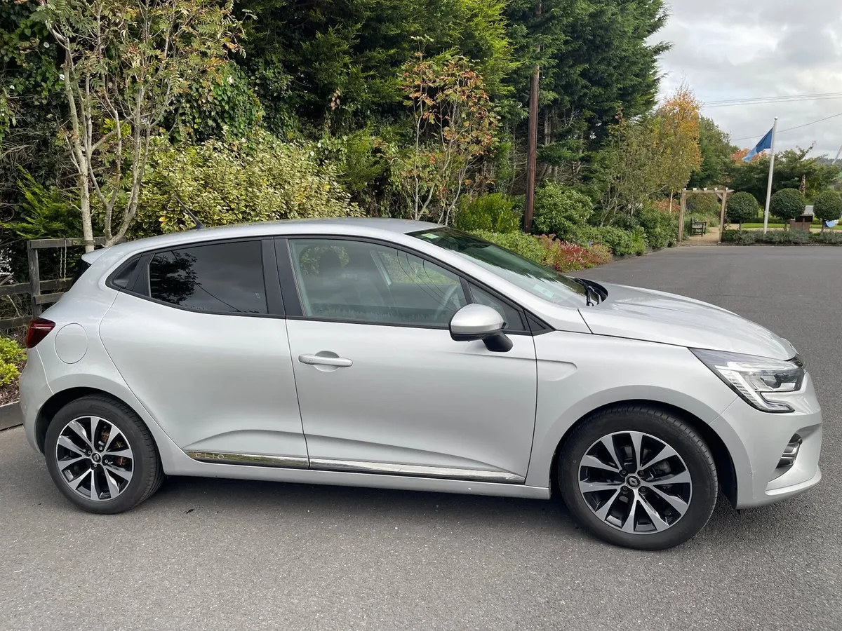 Low Mileage Renault Clio 2021 - Image 2