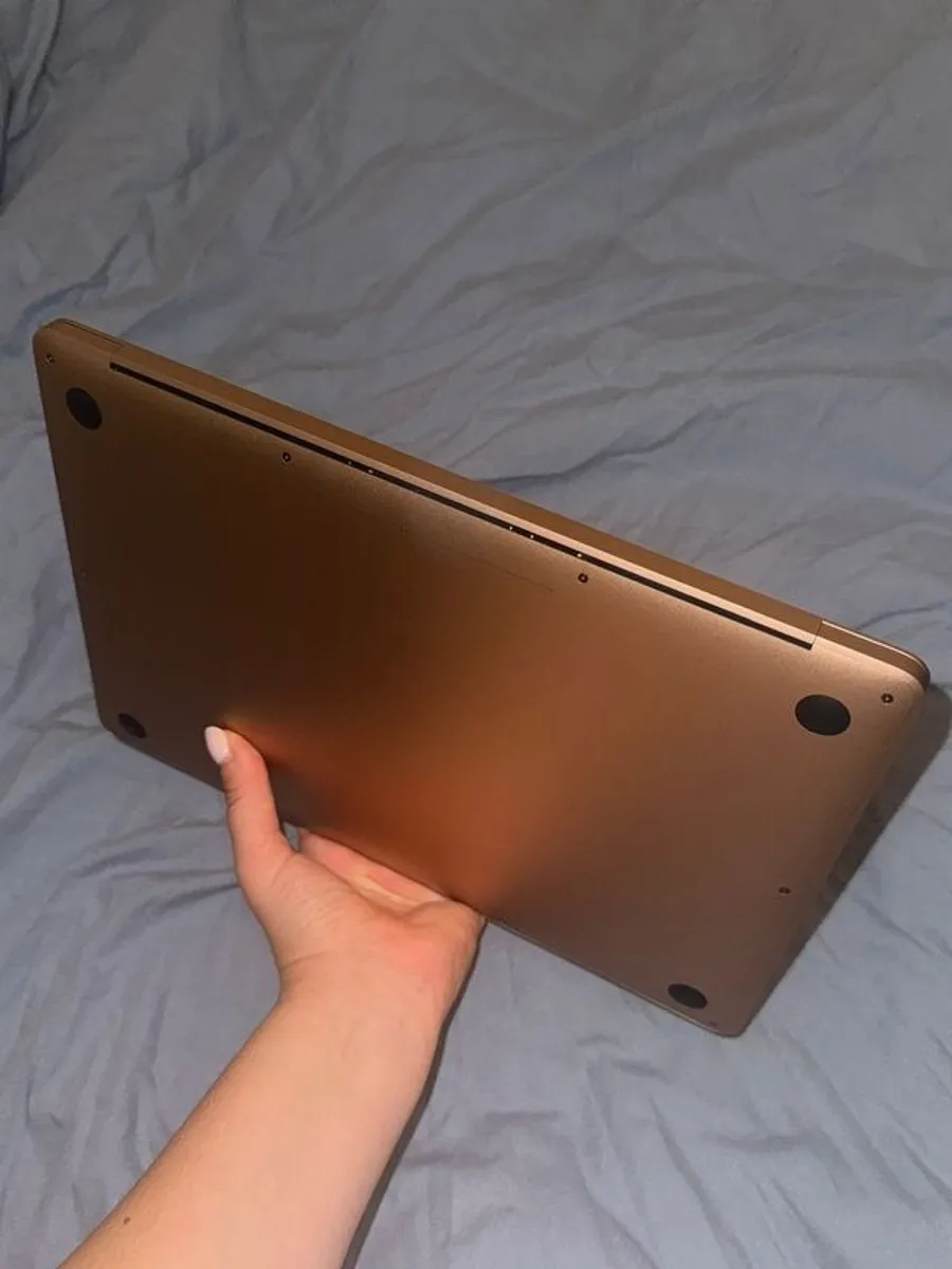 Apple Macbook Air - Image 3