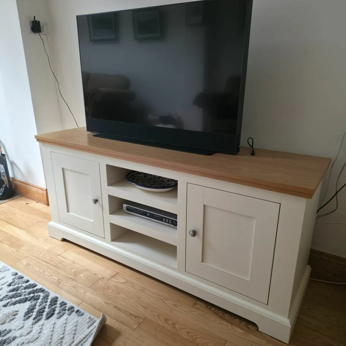 2 Door Sideboard Cabinet - Image 1