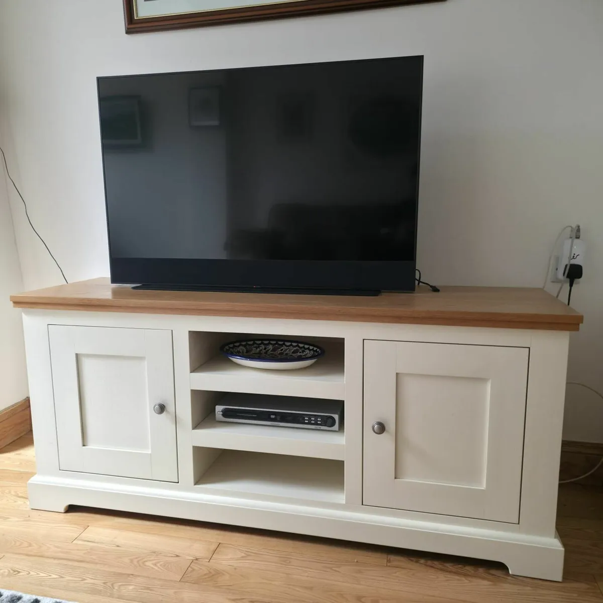 2 Door Sideboard Cabinet - Image 3