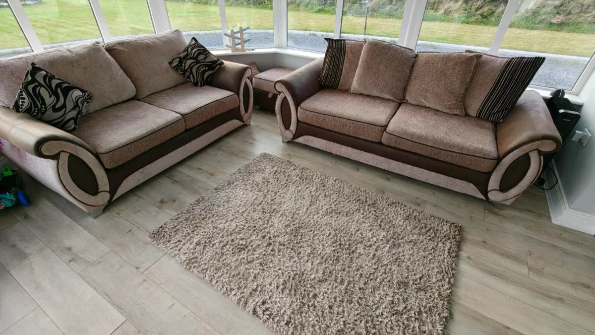 DFS Sofa set 2 and 3 with foot stool & matt - Image 2
